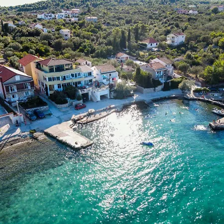Apartman Nensi *