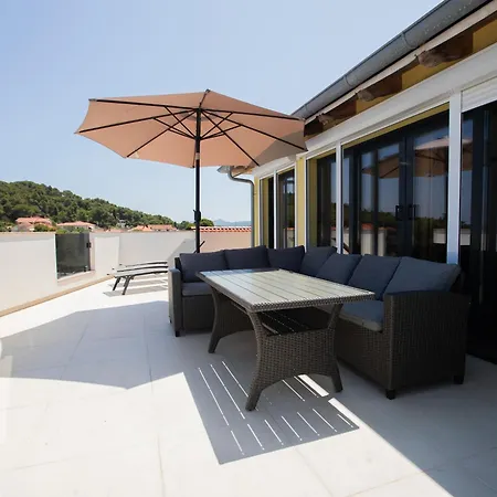 Nensi تشوكييتزا