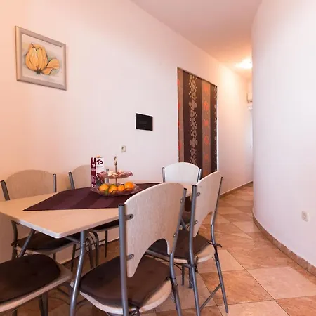 Apartman Nensi *
