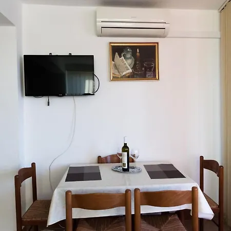 Apartman Nensi *