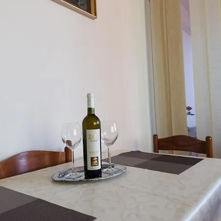 Apartman Nensi *