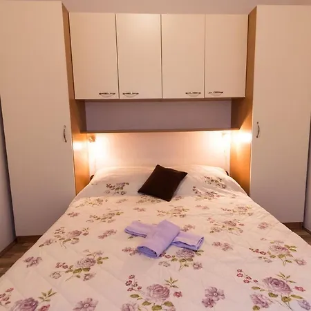 Nensi Apartman Kukljica