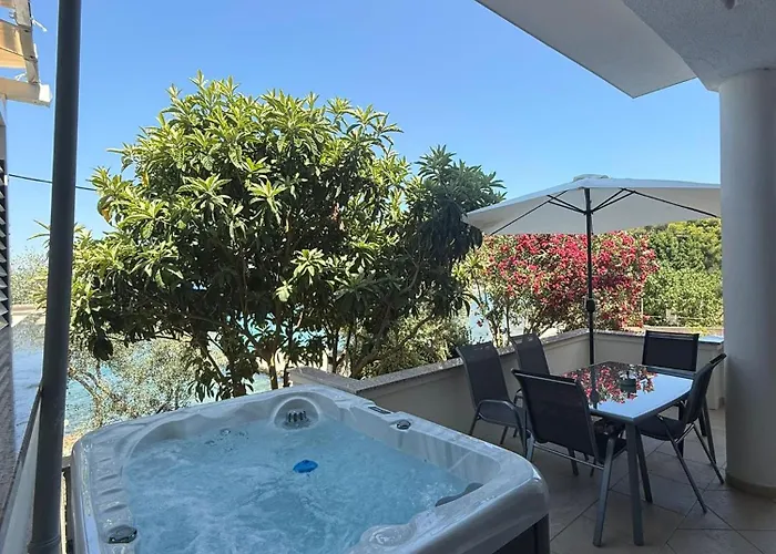 アパート Nensi ククリカ